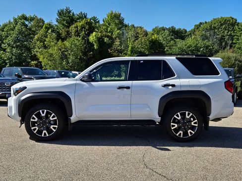 Used 2025 Toyota 4Runner SR5 AWD/4WD image 2