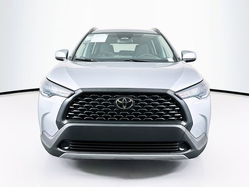 Used 2023 Toyota Corolla Cross LE image 2