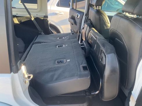 Used 2023 Jeep Wrangler Unlimited Sahara image 33