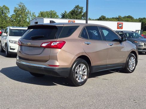Used 2018 Chevrolet Equinox LS FWD image 3