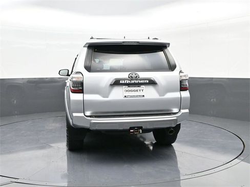 Used 2022 Toyota 4Runner TRD Off-Road image 8