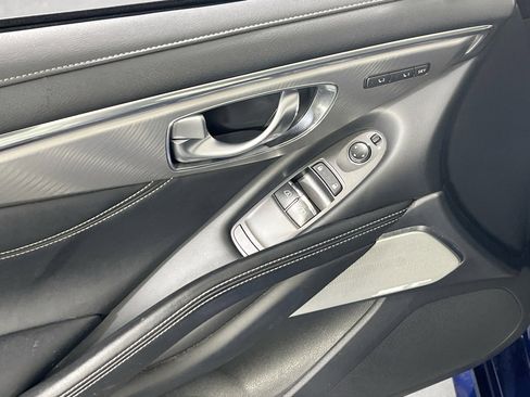 Used 2019 INFINITI Q60 3.0t Luxe w/ Essential Package image 18