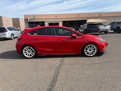 Used 2017 Chevrolet Cruze LT w/ Convenience Package FWD image 4