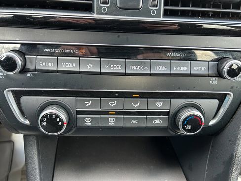 Used 2020 Kia Optima LX image 18