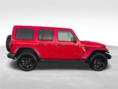 Used 2025 Jeep Wrangler Unlimited Sahara AWD/4WD image 7
