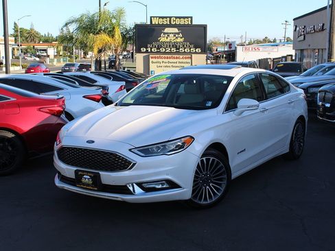 Used 2017 Ford Fusion Platinum FWD image 2