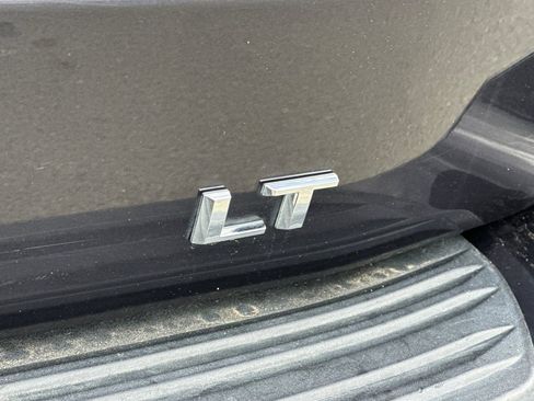 Used 2025 Chevrolet Suburban LT AWD/4WD image 29