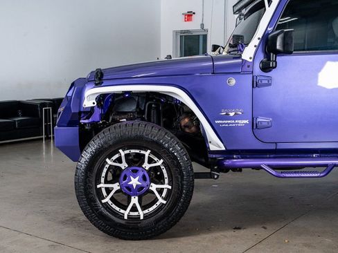 Used 2018 Jeep Wrangler Unlimited Sahara image 9