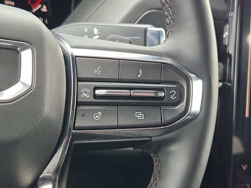 Used 2025 GMC Yukon XL Denali AWD/4WD image 19