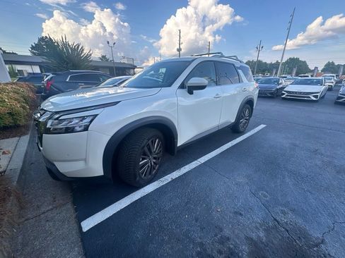 Used 2023 Nissan Pathfinder SL w/ SL Premium Package AWD/4WD image 1