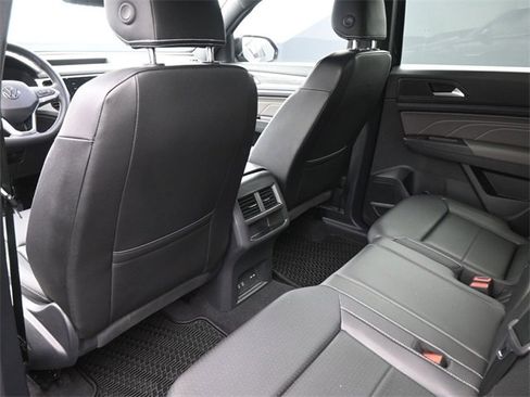 Used 2023 Volkswagen Atlas Cross Sport SE image 23