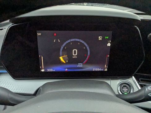 Used 2025 Chevrolet Trax LT w/ LT Convenience Package image 13