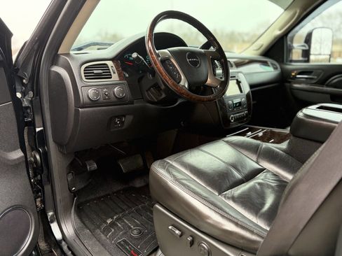 Used 2011 GMC Sierra 2500 Denali w/ Suspension Package, Off-Road AWD/4WD image 13