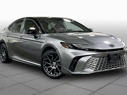 Used 2025 Toyota Camry XSE AWD/4WD image 3