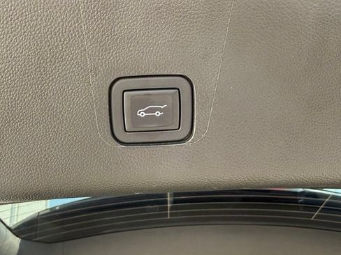 Certified 2023 Chevrolet Traverse RS FWD image 11