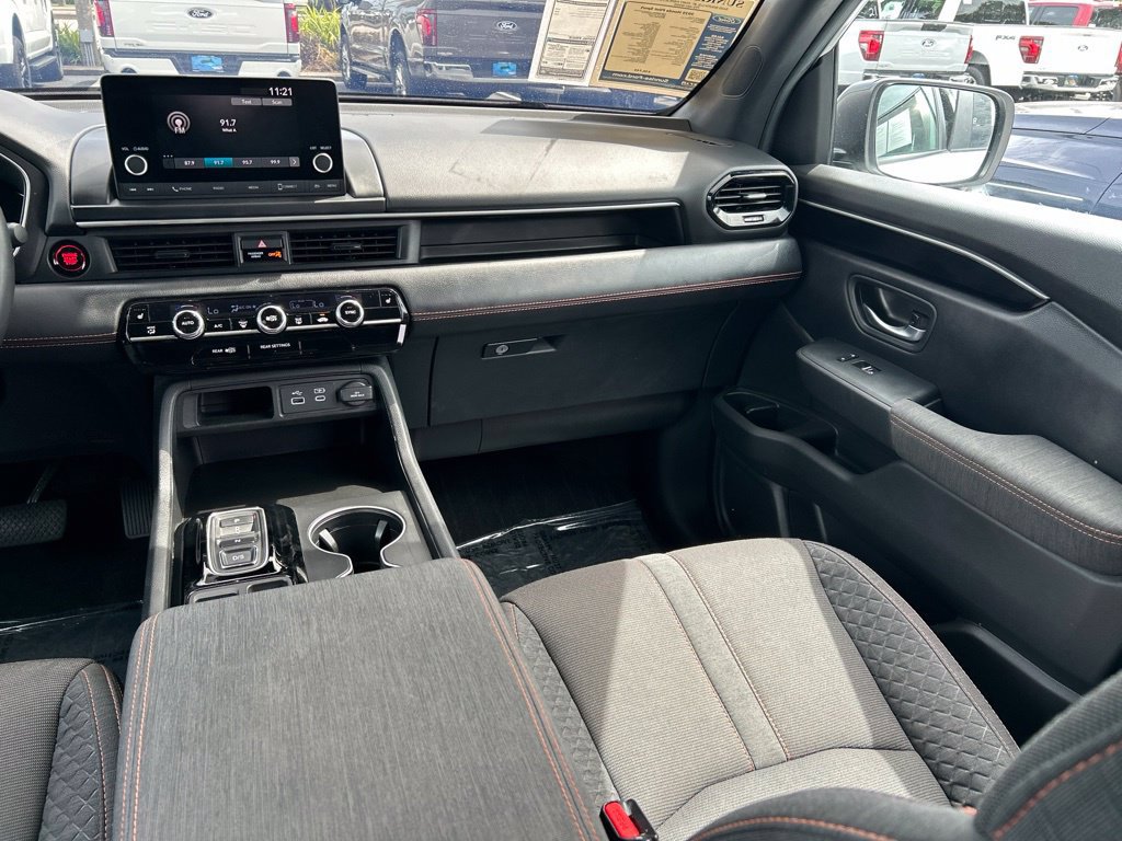 Used 2025 Honda Pilot Sport image 12