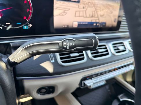 Used 2025 Mercedes-Benz GLS 450 4MATIC image 24