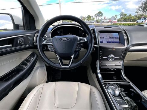 Used 2020 Ford Edge Titanium image 6