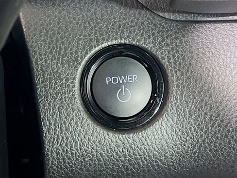 Used 2025 Toyota Camry SE image 18