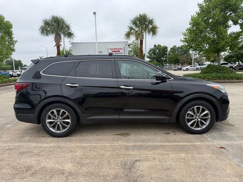 Used 2017 Hyundai Santa Fe SE FWD image 6