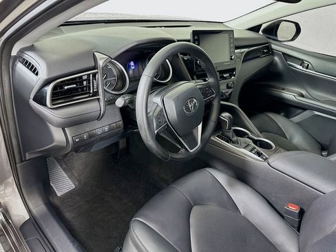 Used 2021 Toyota Camry XLE FWD image 9