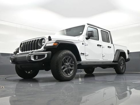 Used 2025 Jeep Gladiator Sport AWD/4WD image 28