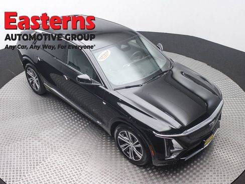 Used 2025 Cadillac Lyriq Luxury AWD/4WD image 3