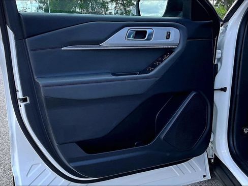 Certified 2025 Ford Explorer Active AWD/4WD image 21