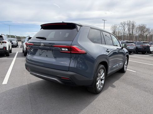 Used 2024 Toyota Grand Highlander AWD image 9