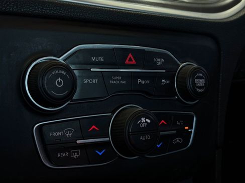 Used 2020 Dodge Charger R/T RWD image 18