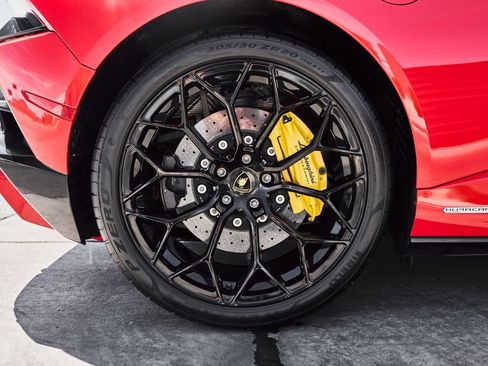 Used 2023 Lamborghini Huracan EVO RWD image 24