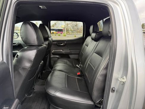 Used 2022 Toyota Tacoma TRD Off-Road AWD/4WD image 22