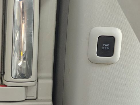 Used 2012 Toyota Sienna XLE image 34