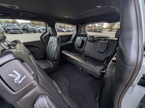 New 2026 Chrysler Pacifica Select image 16