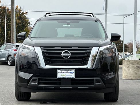 New 2025 Nissan Pathfinder SV image 9