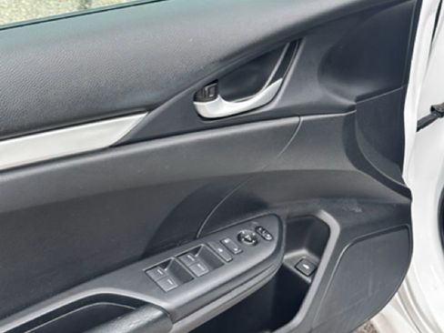 Used 2019 Honda Civic Sport image 6