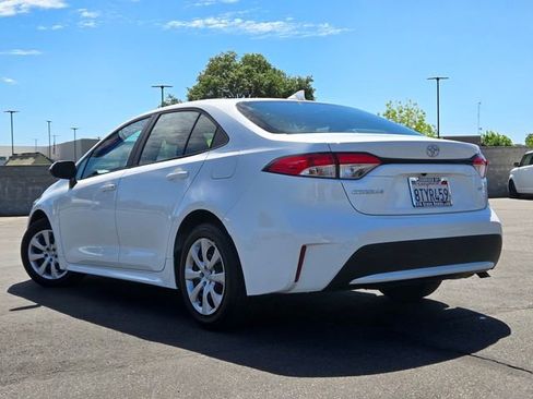 Used 2021 Toyota Corolla LE image 6