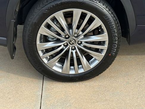 New 2026 Toyota Highlander Platinum AWD/4WD image 9