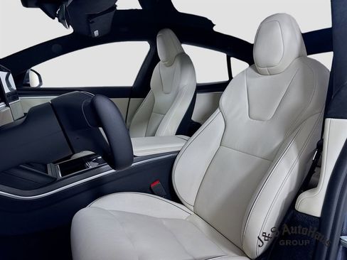 Used 2021 Tesla Model S Plaid image 11