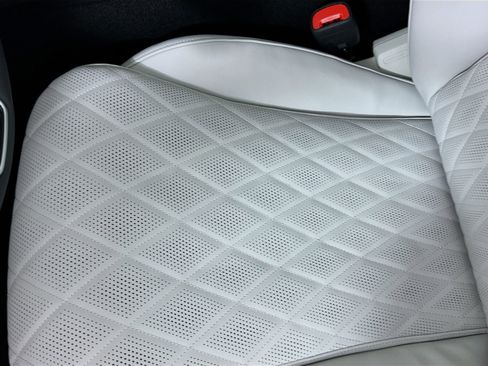 New 2026 Mercedes-Benz E 350 4MATIC Sedan image 21