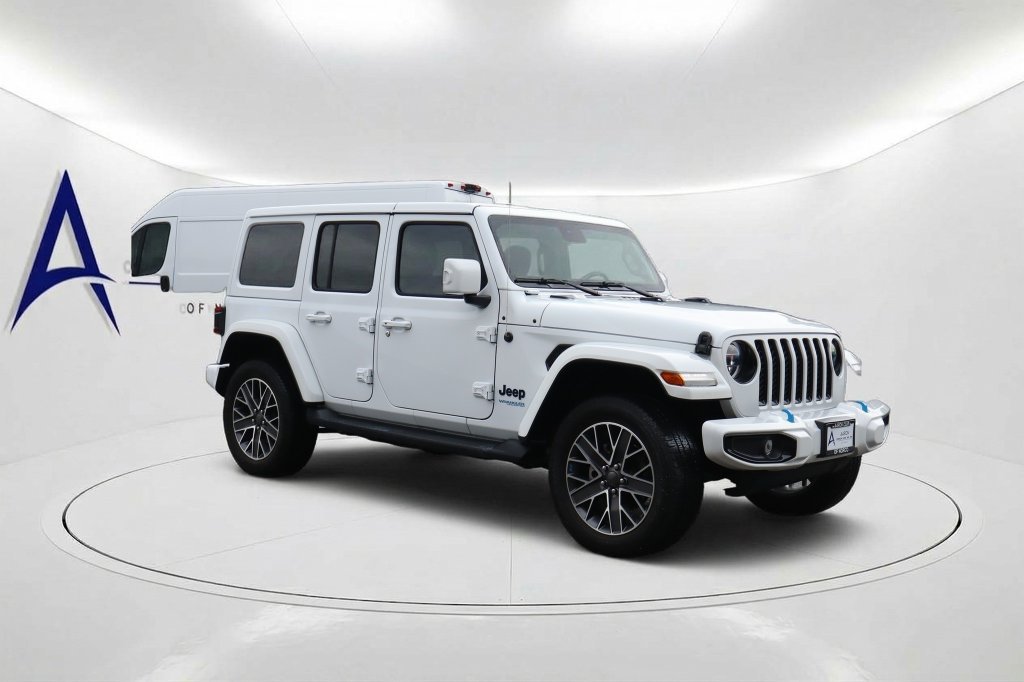 Used 2022 Jeep Wrangler Unlimited Sahara AWD/4WD image 3
