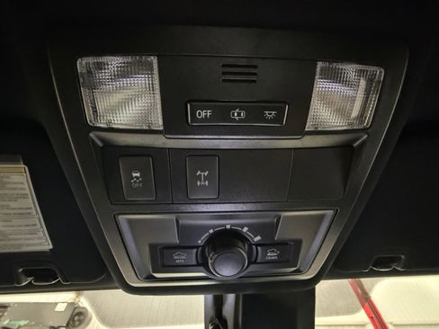 Used 2019 Toyota Tacoma TRD Off-Road AWD/4WD image 19