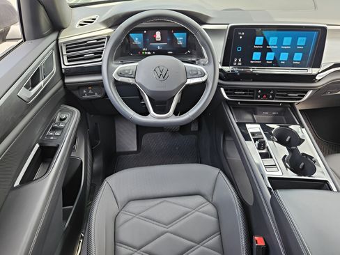Used 2024 Volkswagen Atlas Cross Sport SE AWD/4WD image 11