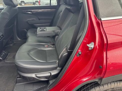 Used 2020 Toyota Highlander Limited image 14