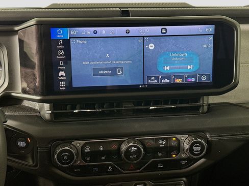 Used 2024 Jeep Wrangler Unlimited Sahara AWD/4WD image 19