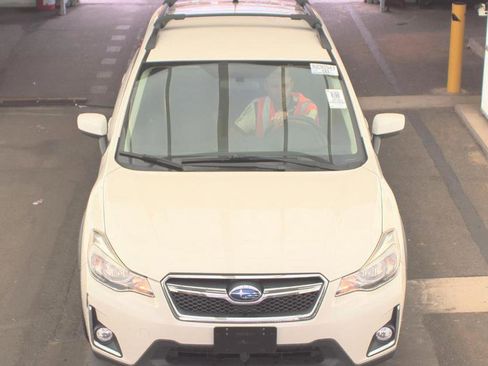 Used 2016 Subaru Crosstrek 2.0i Premium AWD/4WD image 2