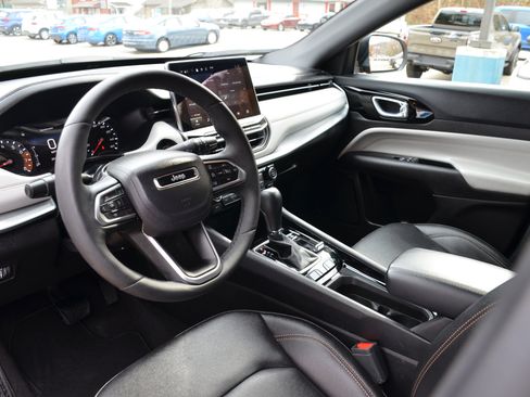 Used 2024 Jeep Compass Limited image 15