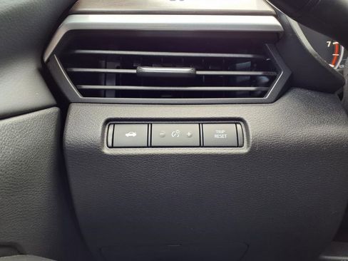 Used 2025 Nissan Altima 2.5 SV FWD image 17