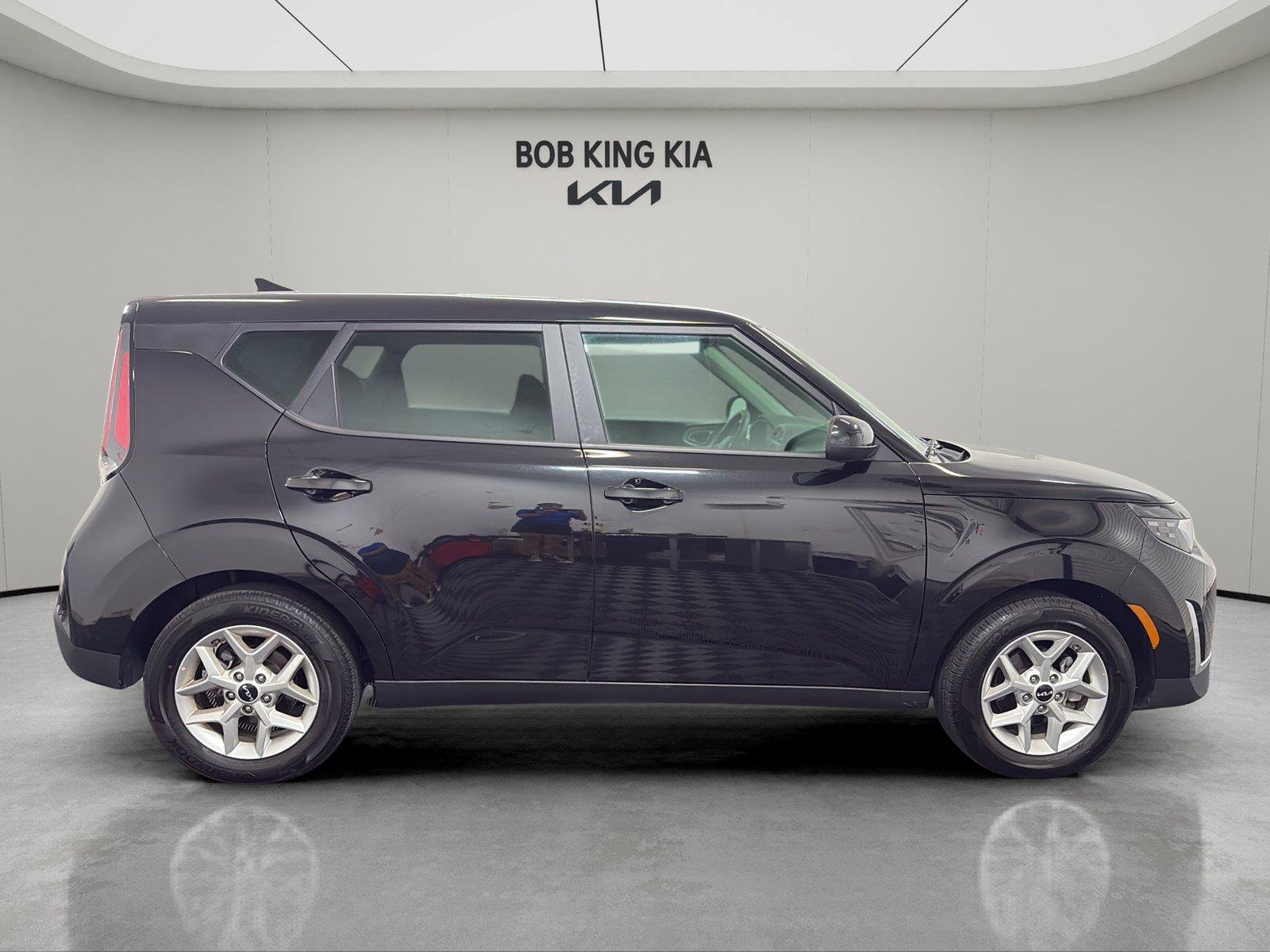 Used 2025 Kia Soul LX w/ LX Technology Package FWD image 6