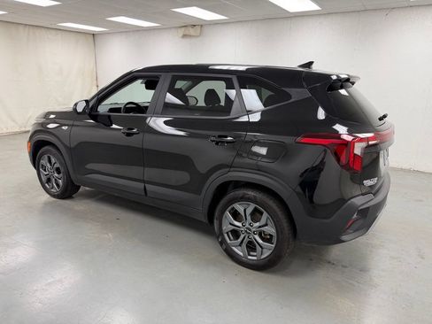 Used 2025 Kia Seltos LX AWD/4WD image 3